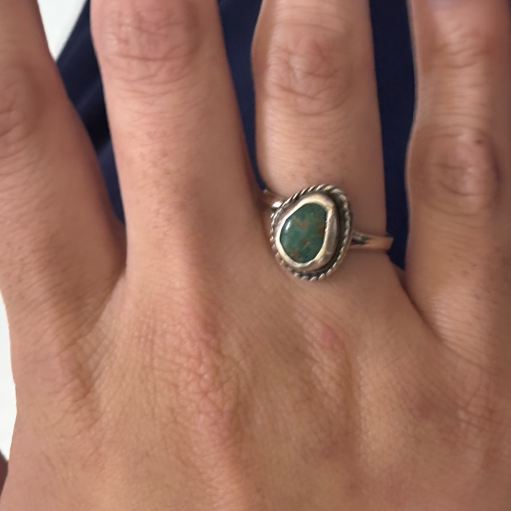 Vintage Native made Sterling Silver Green Turquoise Teardrop Ring size 8